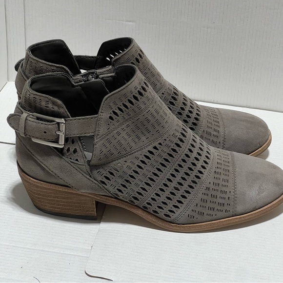 Vince Camuto Womens Gray Suede Ankle Booties 7.5M Business Casual Work Preppy - Picture 7 of 16